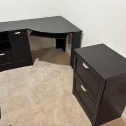 Corner desk