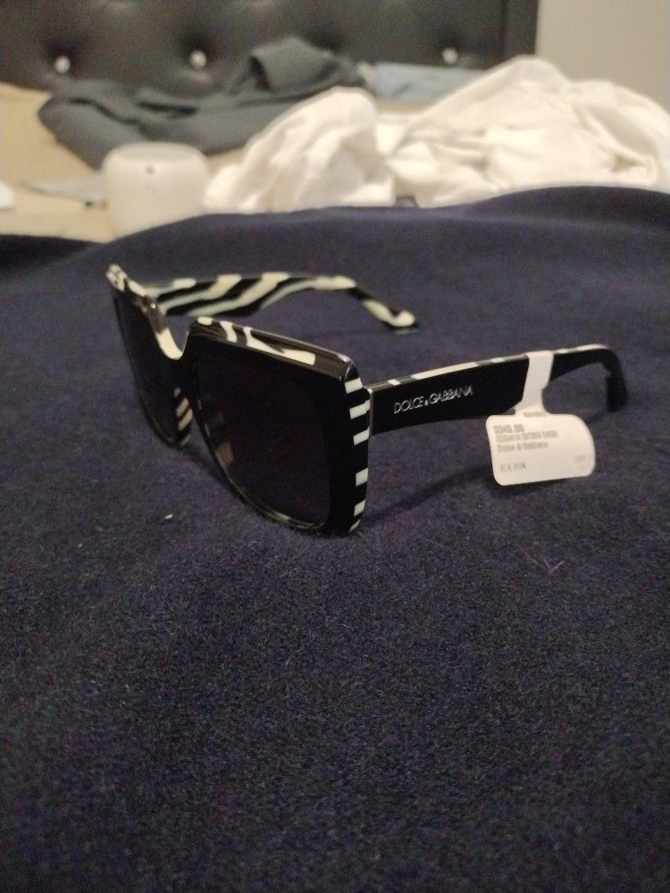 DOLCE & GABBANA STUN A SHADES (DIVA) for Sale in Boston, MA - OfferUp