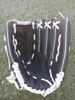 BRAND NEW  -RAWLINGS  12-1/2  inch SLOW PITCH SOFTBALL GLOVE