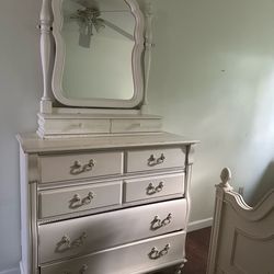 Dresser and Mirror set for sale!