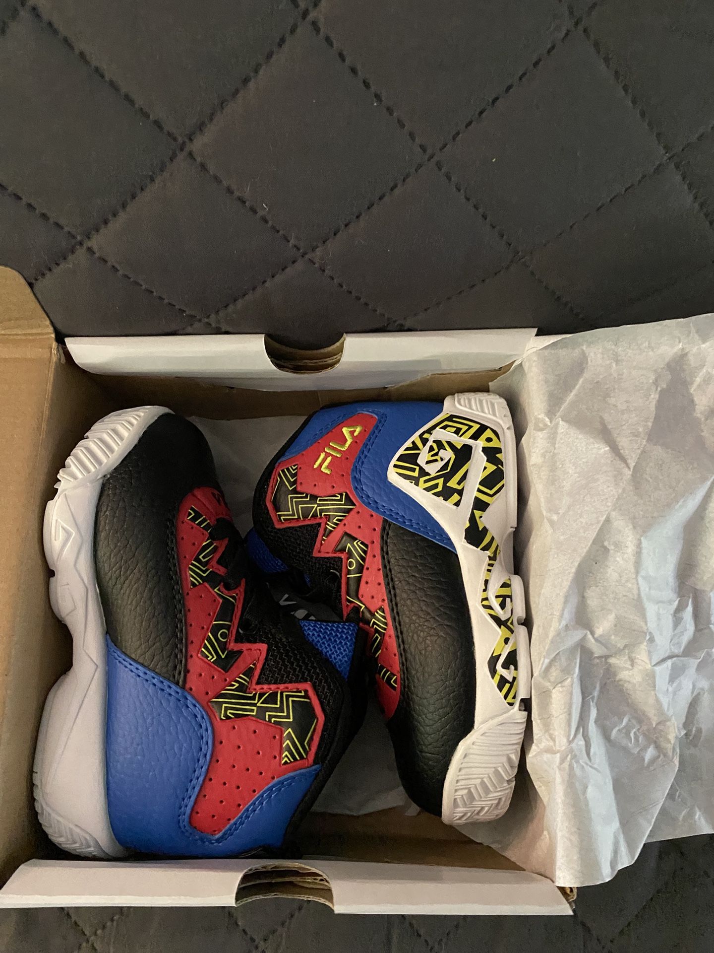 New Infant Boy Sneakers Size 7