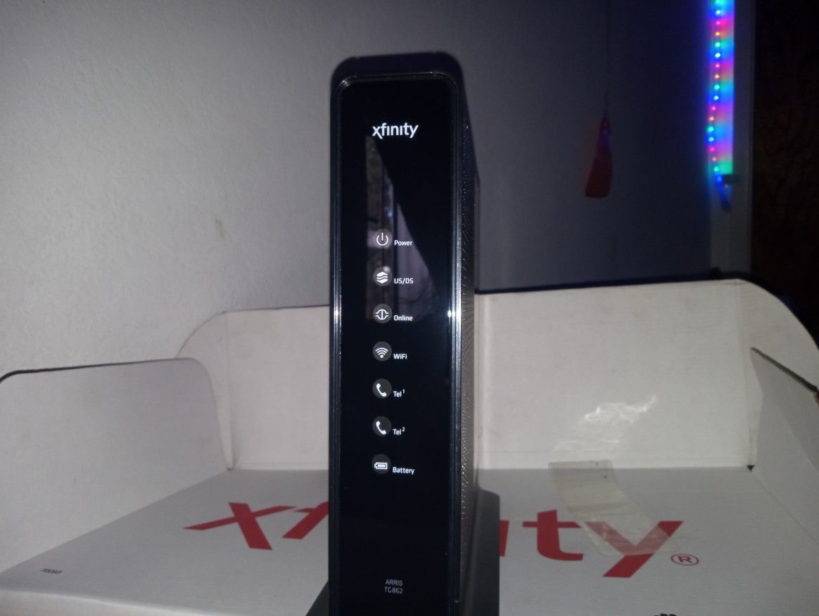 XFINITY WIFI ROUTER (NOT USED, MOSTLY MINT CONDITION)