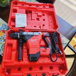 Milwaukee 15 Amp 1-3/4 in. SDS-MAX Corded Combination Hammer with E-Clutch(((Firm price  no lowballers.)))