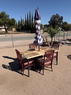 Outdoor Patio Table Set with 4 Chairs and Umbrella