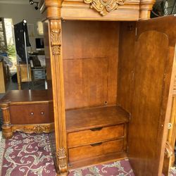 Beautiful Solid Wood Bedroom Furniture $250