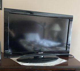 Toshiba 32” LCD TV