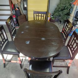 Nice quality table and chairs needs work