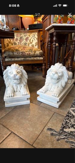 Beautiful, extremely solid marble lion’s