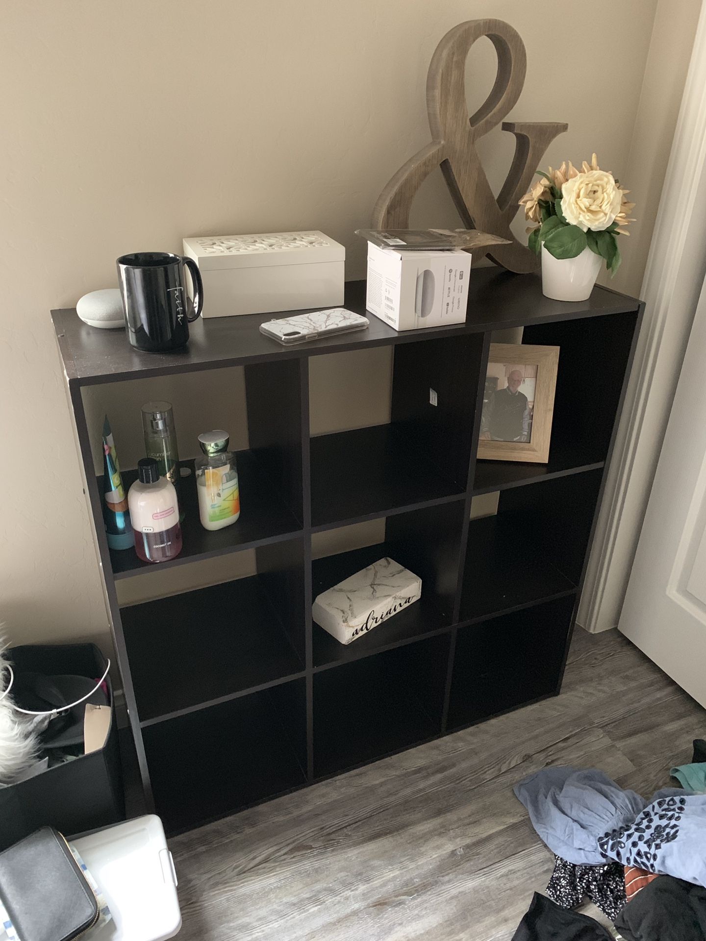 Storage shelfs