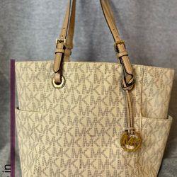 Micheal Kors Purse 