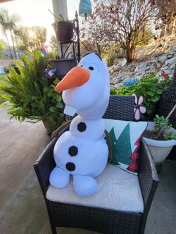Giant Olaf
