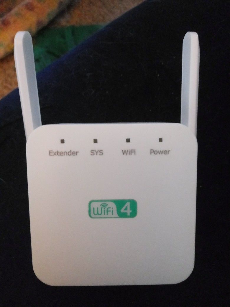 WiFi Range Extender Repeater New In Box w/ Instructions