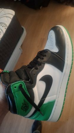 Air Jordan 1 Retro High OG "Lucky Green" - Size 8.5