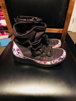 Boots for girls nike size 4