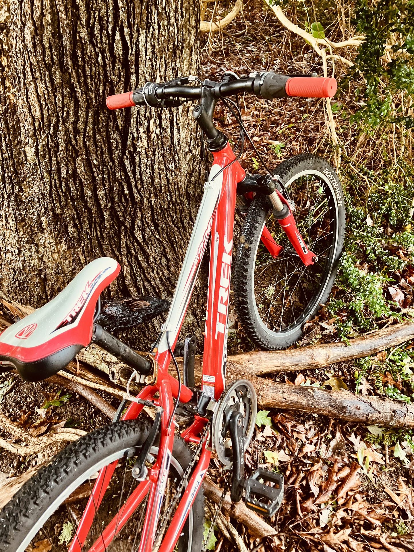 Red Trek MT220 - Kids Bike, Read Description