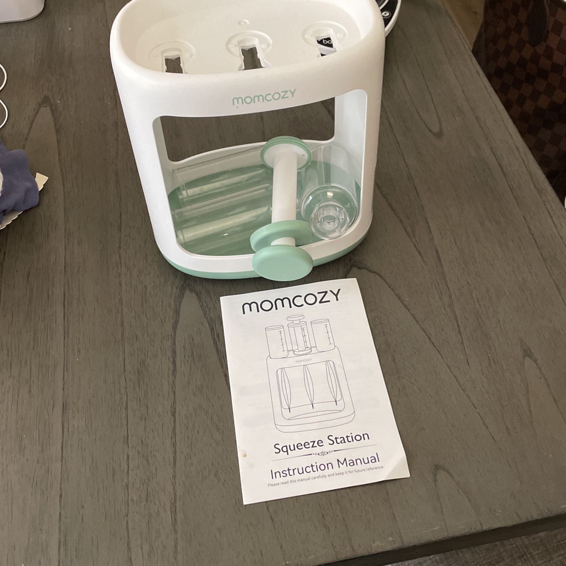 Momcozy Squeeze Station
