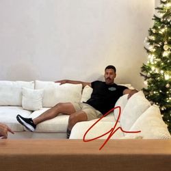 New! Super Comfy Sofa Sectional! FREE STORAGE OTTOMAN!