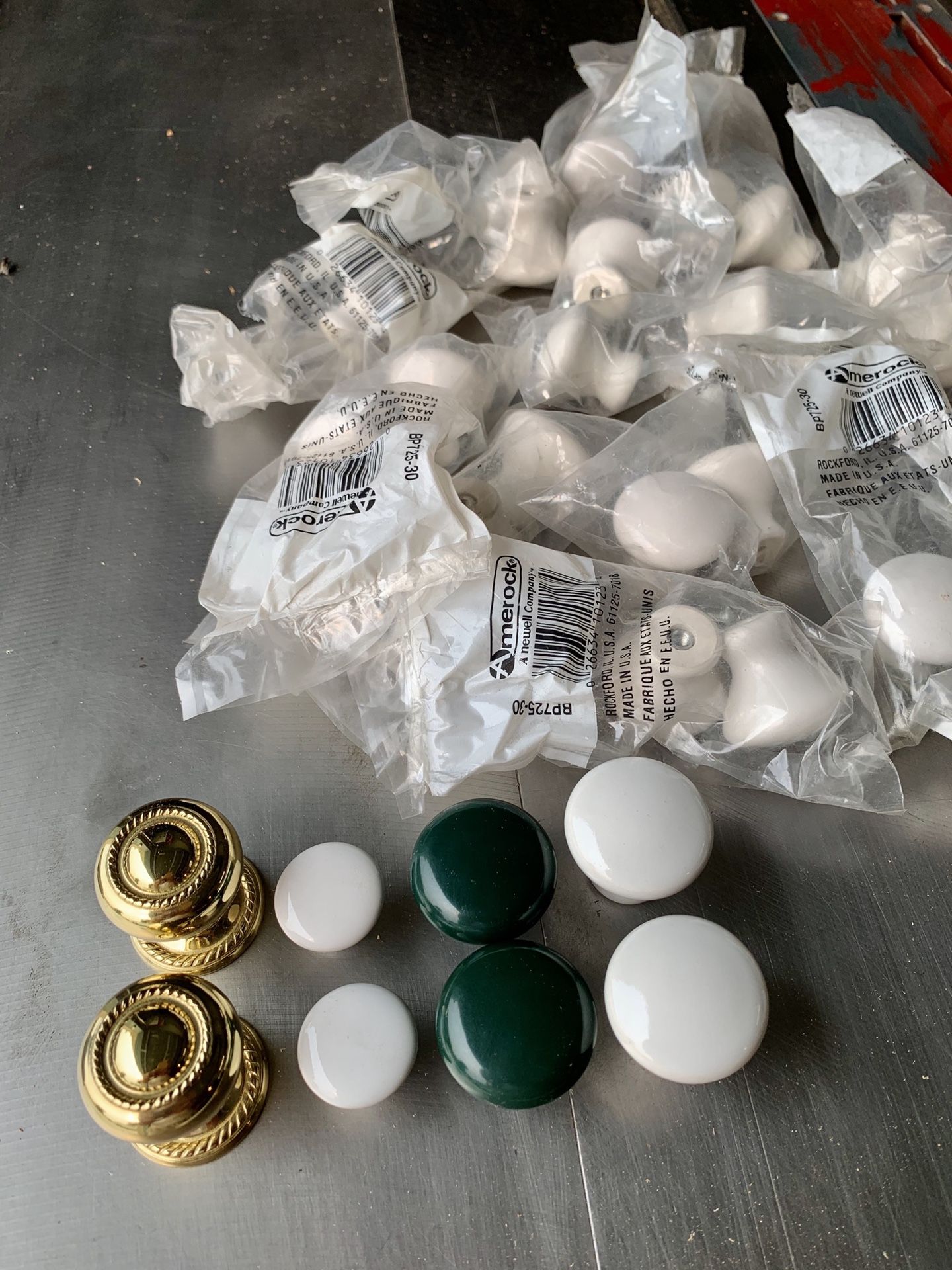 Knobs (pulls), magnetic latches.