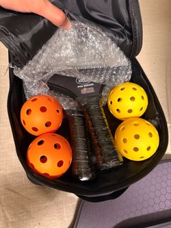 Pickleball 4 paddles and 4 balls with bag