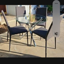 Modern Dining Table Set 