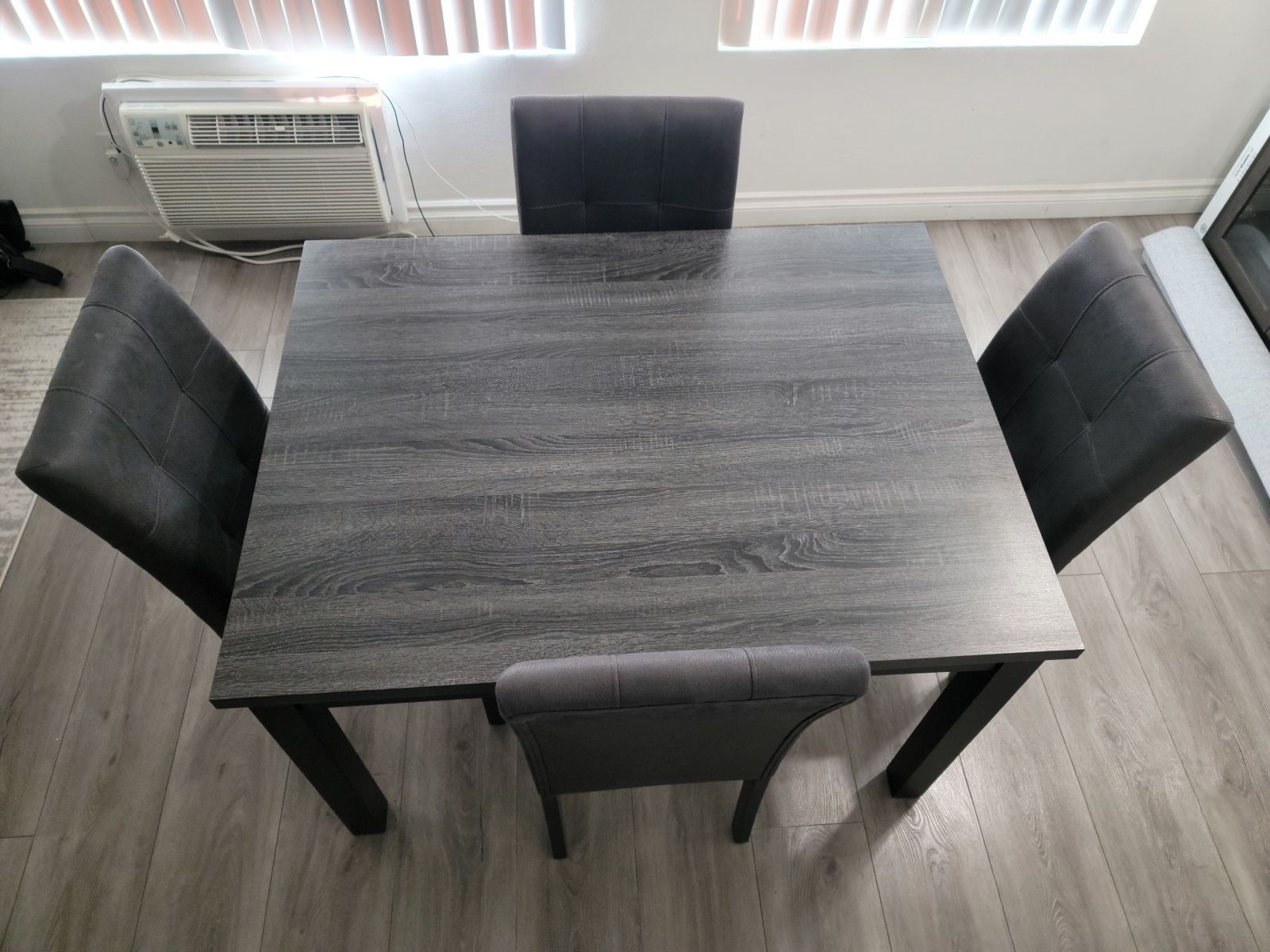 Ashley Dining Table Set (+4 chairs)