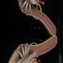 White Flower Heels 🌸🤍