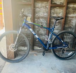 GT aggressor pro mountain Bike, Larger aluminum frame, All Terra double walls rims size :27.5”, fit riders over 5’8” in height