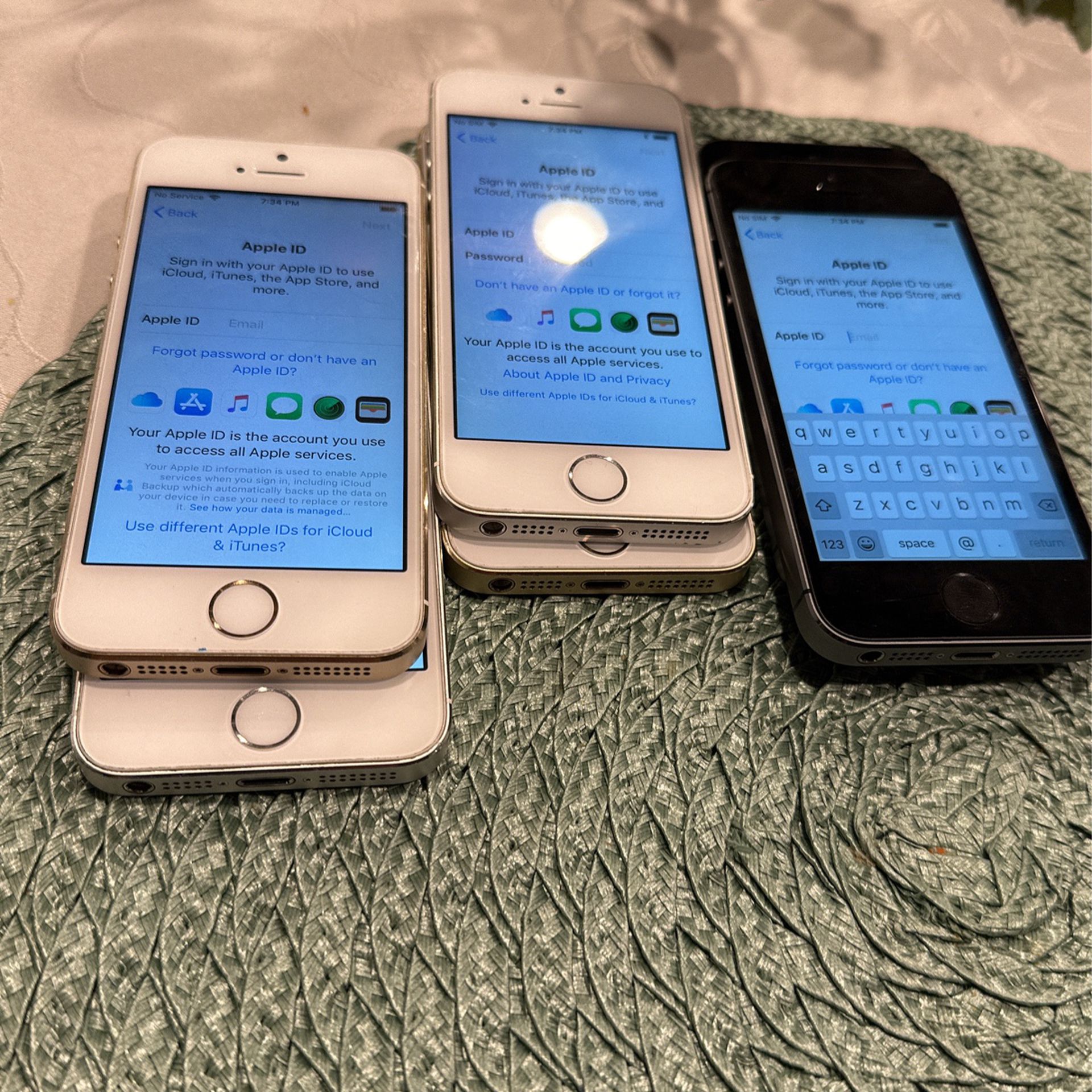 iPhone 5s 16gb Silver Or Grey (trade In Ready. Fully Unlocked $40 Each