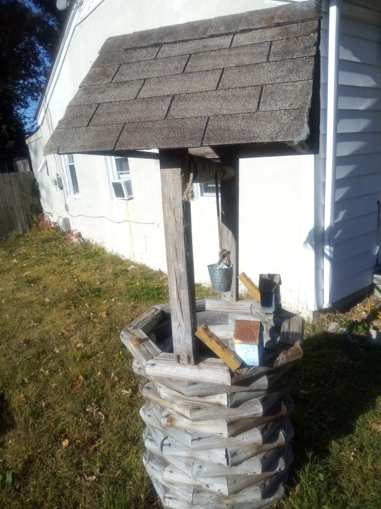 Decorative Yard Wishing Well 