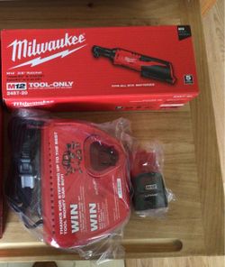 Milwaukee M12 Ratchet 3/8” With Battery And Charger.  Brand NEW.  NUEVO.