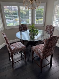 Dining table & chairs