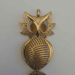 VINTAGE Articulated Owl Pendant Necklace.