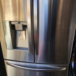 LG Counter Depth Stainless Steel Frenchdoor Refrigerator With Water And Ice 