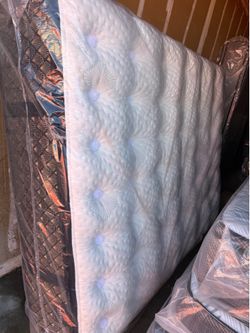 Queen Airloom Plush Mattress