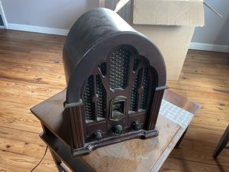 Antique Style Radio, Works