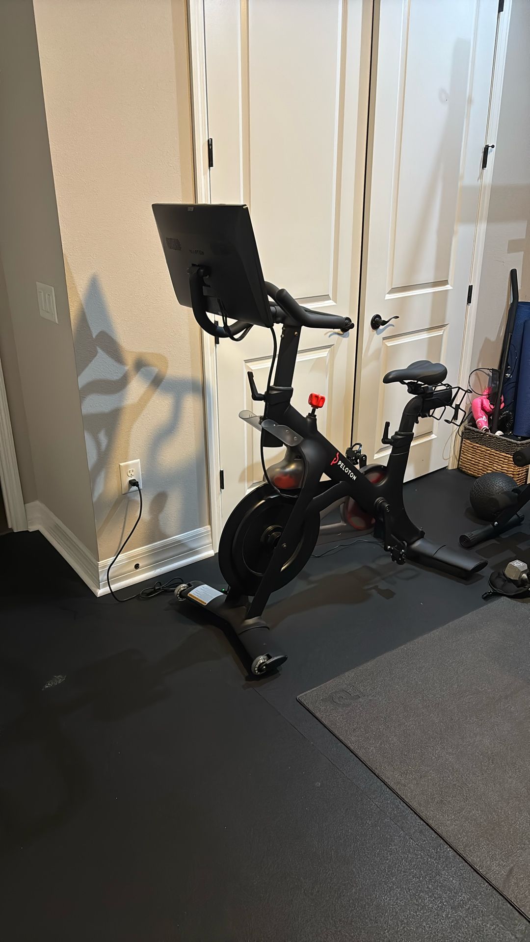 PELATON BIKE FOR SALE 