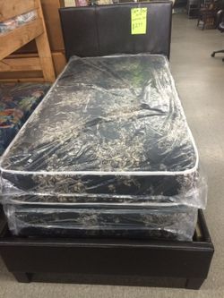 Twin bed with mattress set