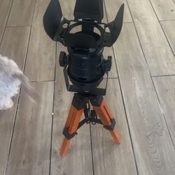 Retro Tripod Table Lamp