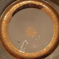 Milbern 22 karat gold trimmed plate.