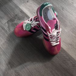 The Gucci x Adidas Gazelle 'Pink Velvet 7.5 size