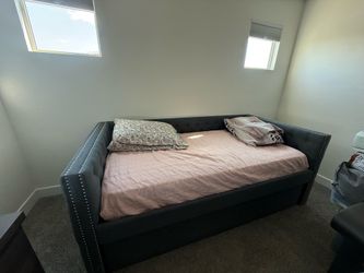 Excellent condition- Day bed
