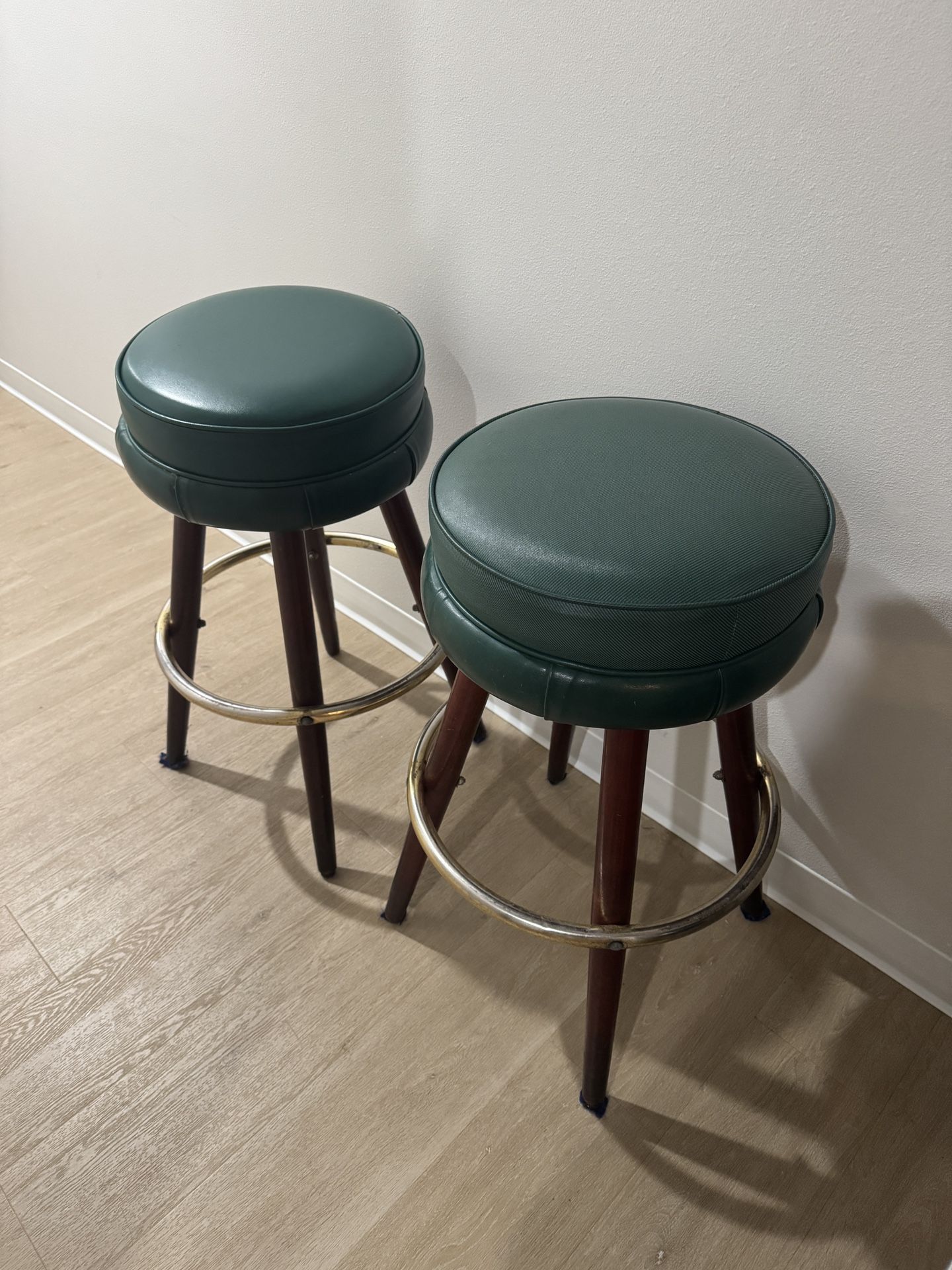 2 Swivel Barstools