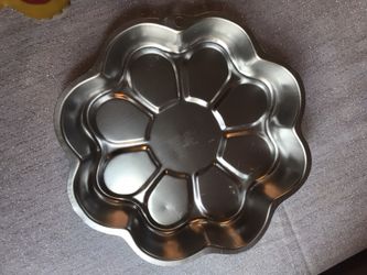 Wilton 1998 flower power cake pan