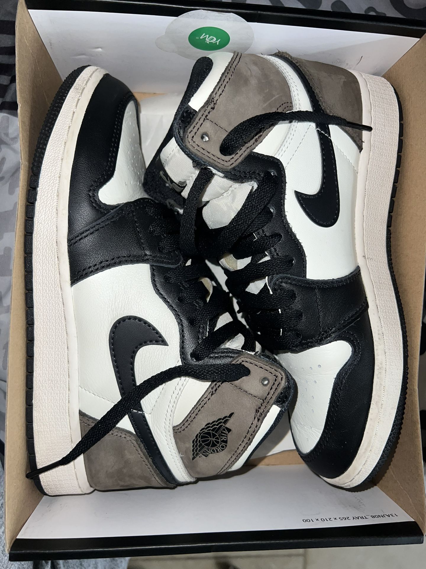 Dark Mocha Jordan 1 