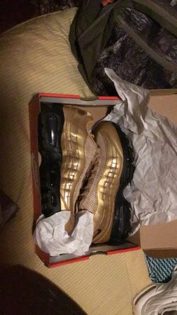 Air max 95 gold size 7.5