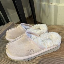 Ugg Light Pink Shearling Children’s Size 11 Slippers