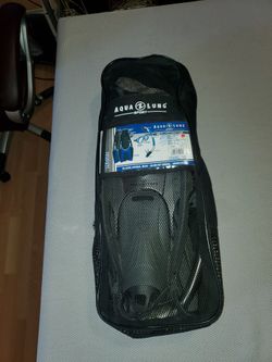 BRAND NEW AQUA LUNG SPORT UNISEX SNORKELING SET.