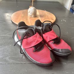 Nike Kyrie Flytrap III Black university bred Kids 