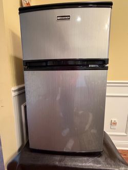 Emerson 3.1 Cu. Ft. Mini Refrigerator and Freezer - Silver