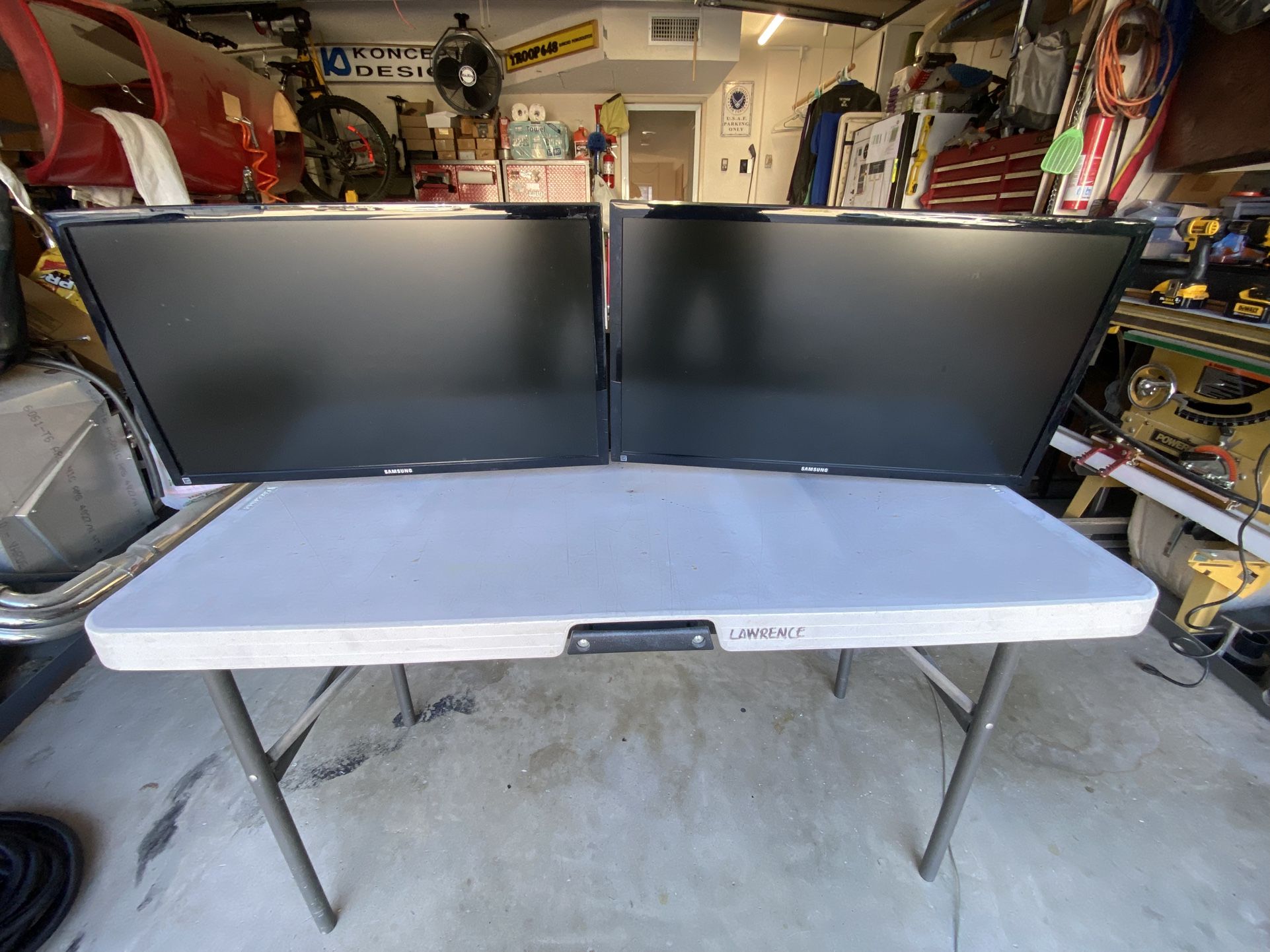 Dial 4K 28” Samsung monitors 